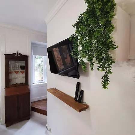 Lovely Small Loft In Alfama Near Castelo S Jorge Apartmán *